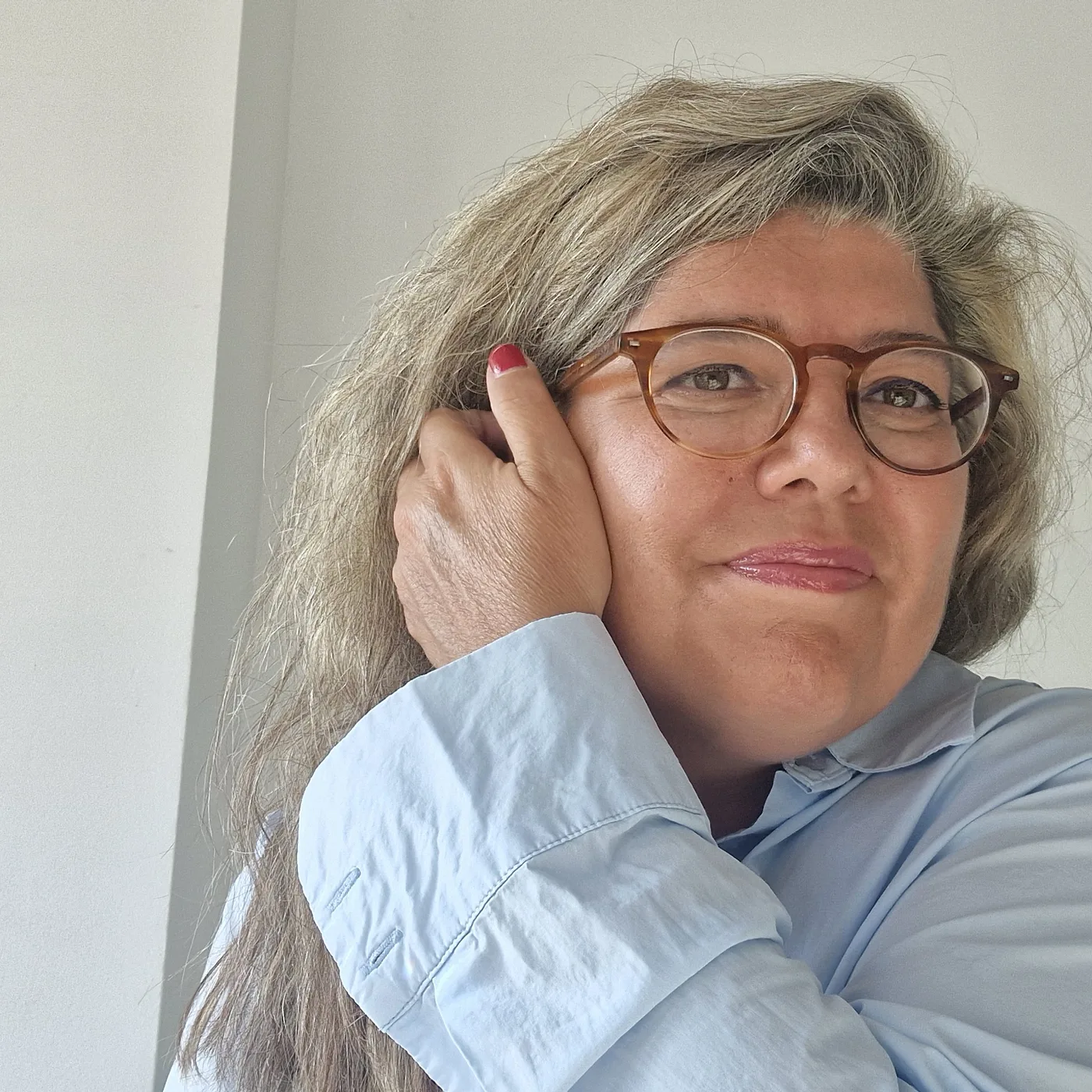 Txell Castelló, amb la mà als cabells